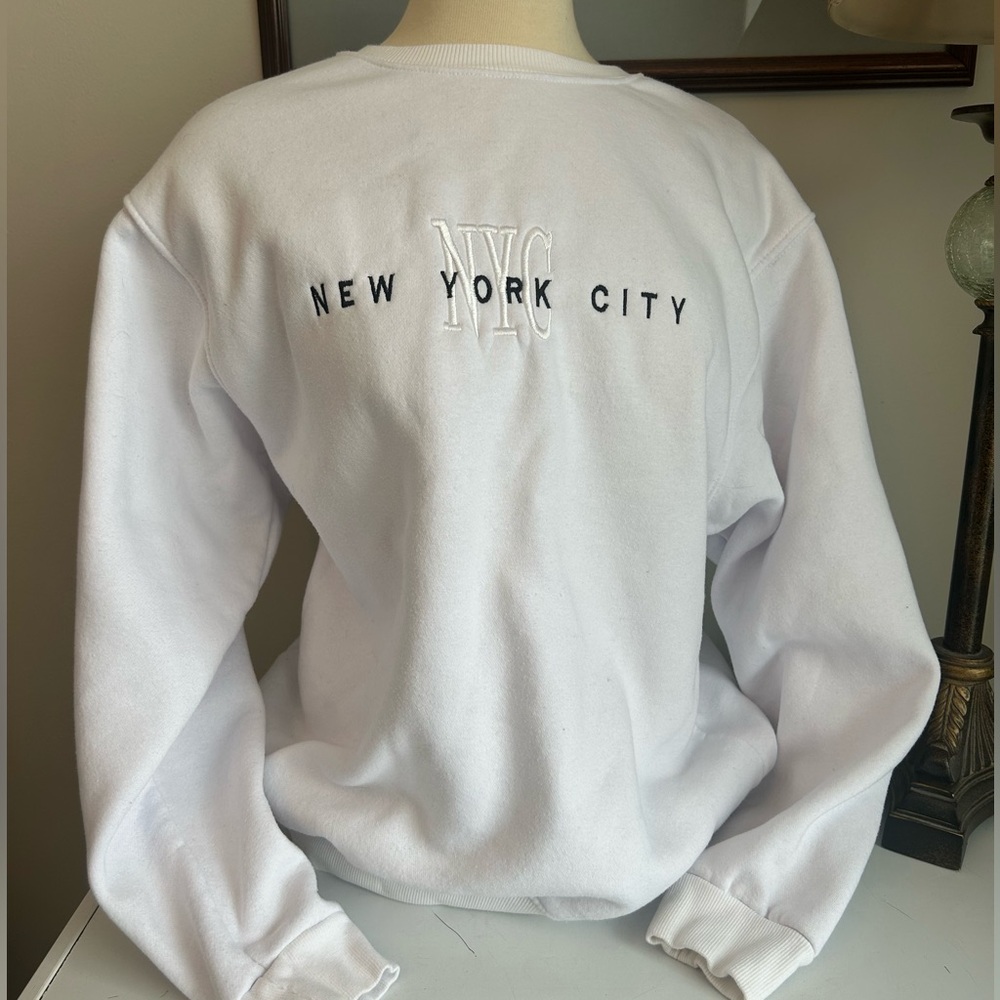 Vintage 90s New York City USA  Embroidered Crewneck Pullover Sweatshirt Medium